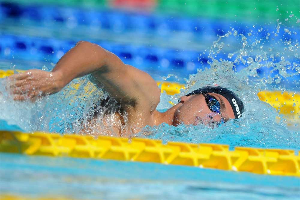 Il nuoto fa bene alla scoliosi? La risposta che non ti aspetti